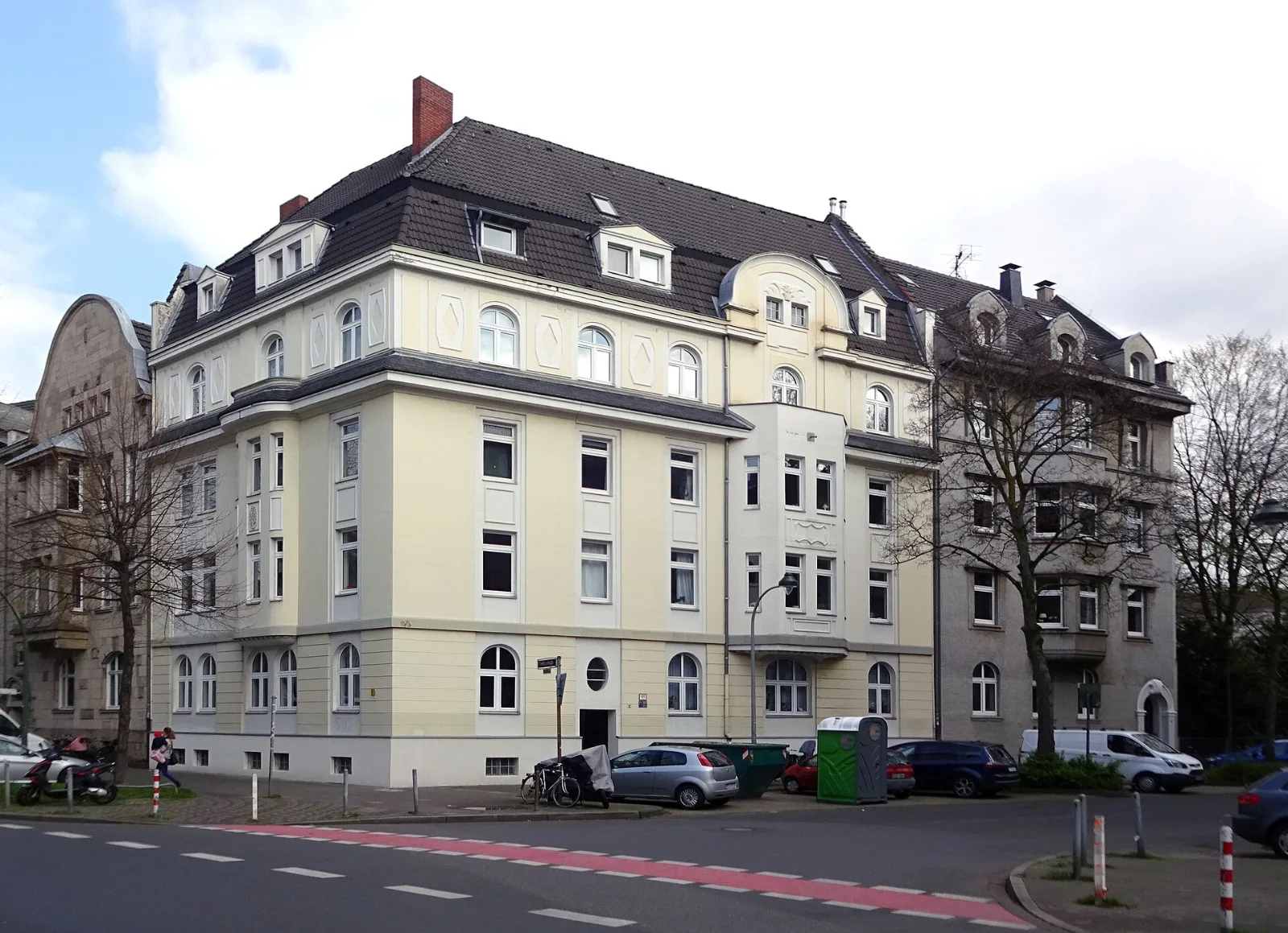 Altbau-Eckhaus Bruchstraße/Lindenstraße mit Nachbarhäusern – Düsseldorf-Flingern-Nord