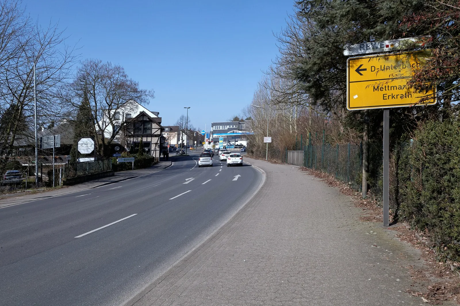 Gerresheimer Landstraße: links Düsseldorf-Unterbach, rechts Erkrath