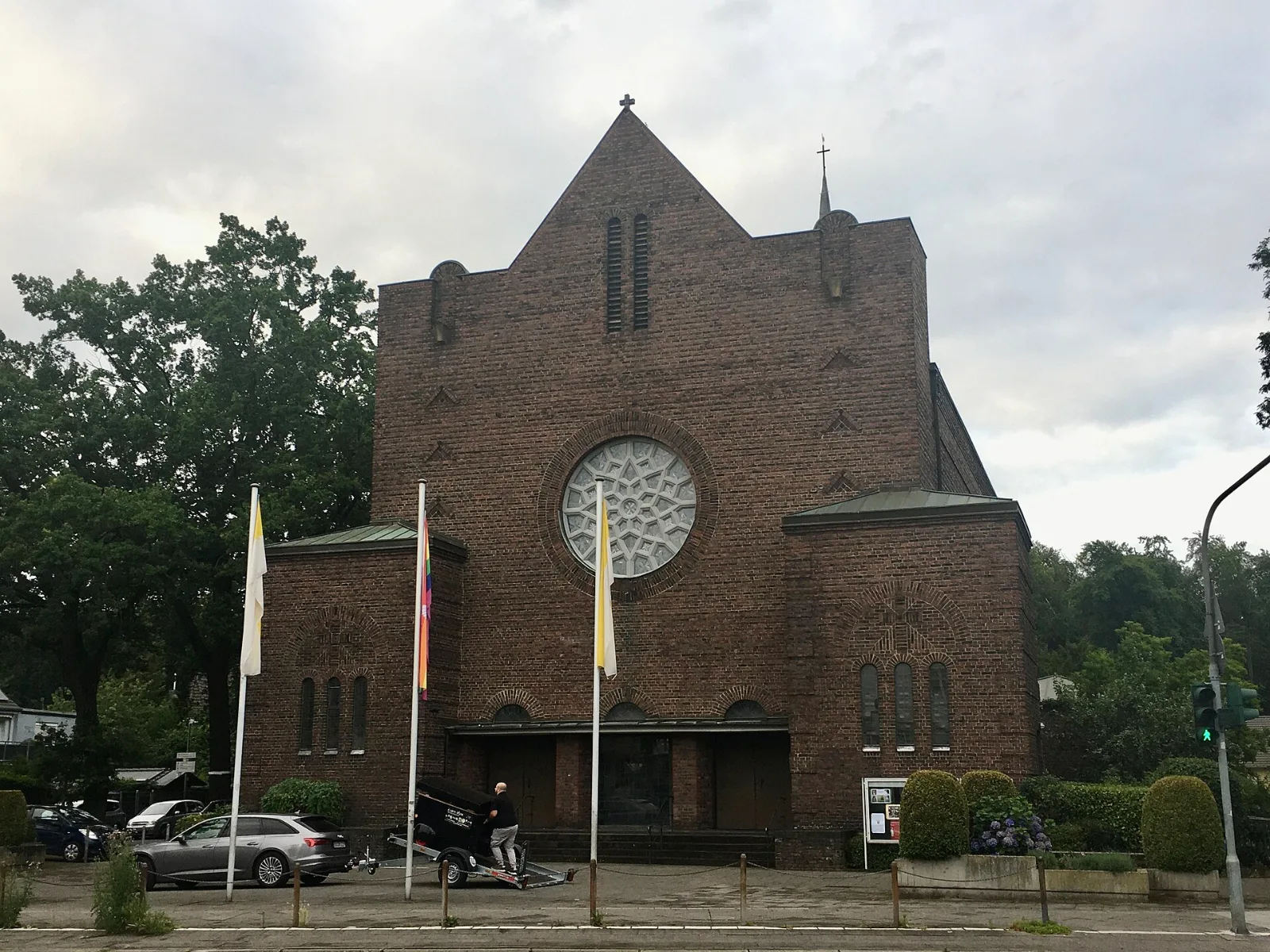 Katholische Kirche St. Antonius (Backsteinbau, 1927) – Düsseldorf-Hassels