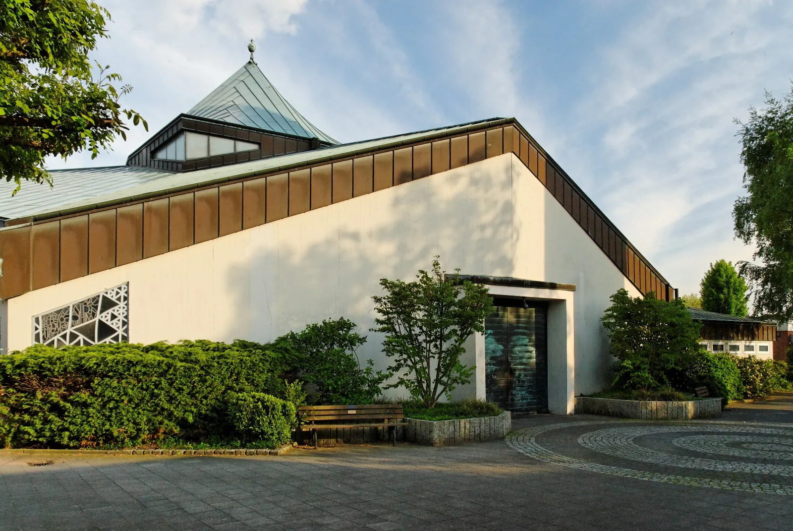 Katholische Kirche St. Mariä Himmelfahrt von Norden – Düsseldorf-Unterbach