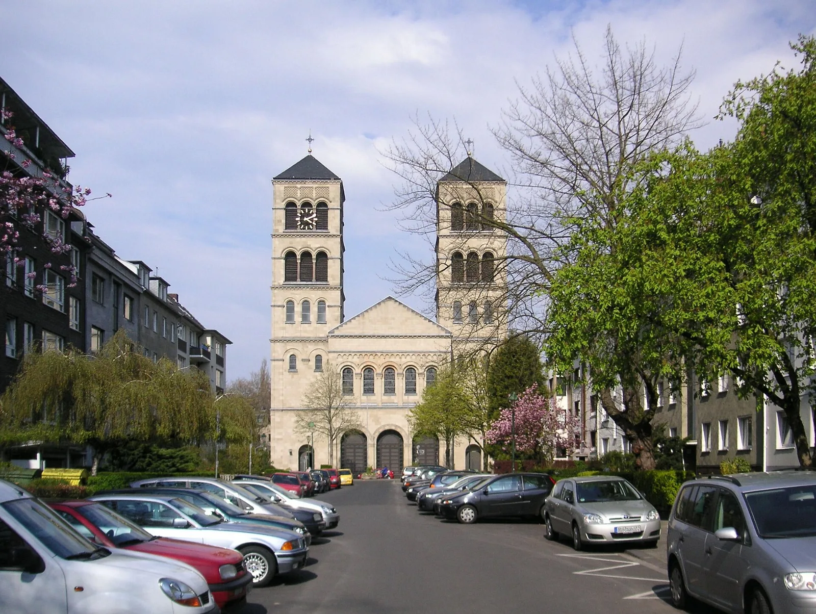 Neoromanische Pauluskirche am Paulusplatz – Düsseldorf-Düsseltal