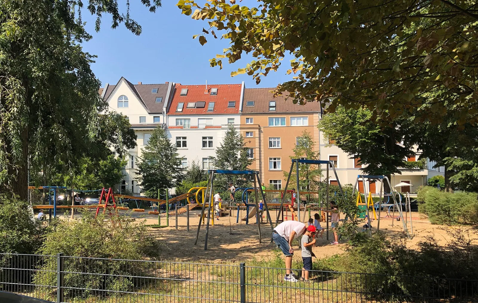 Salierplatz mit Gründerzeithäusern Nr. 2–6 – Düsseldorf-Oberkassel