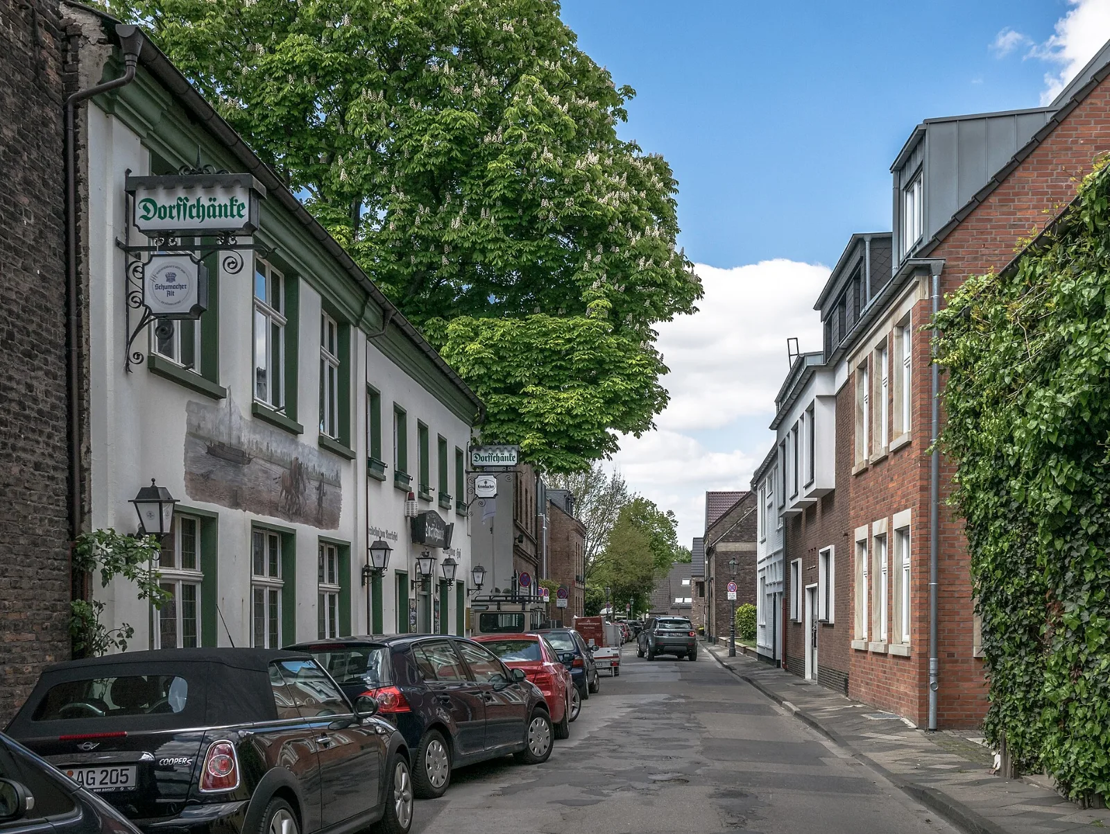 Straße Alt-Niederkassel im historischen Dorfkern