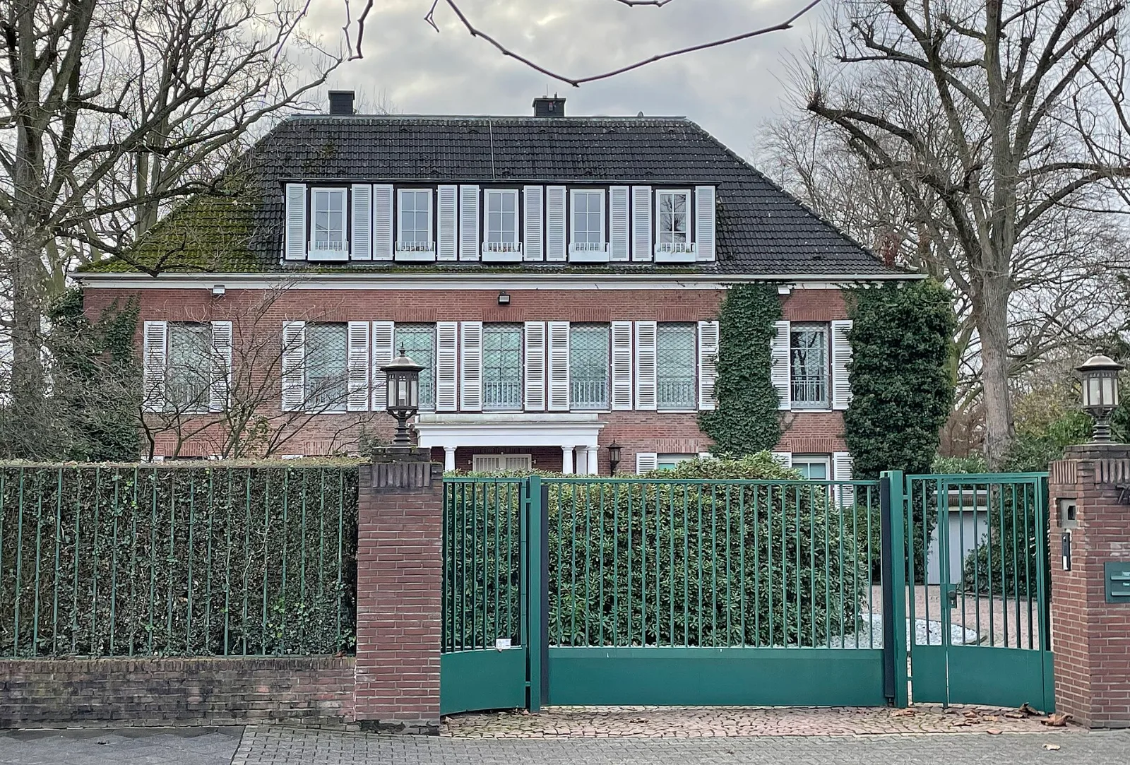 Villa am Kaiser-Friedrich-Ring 72 – Düsseldorf-Niederkassel