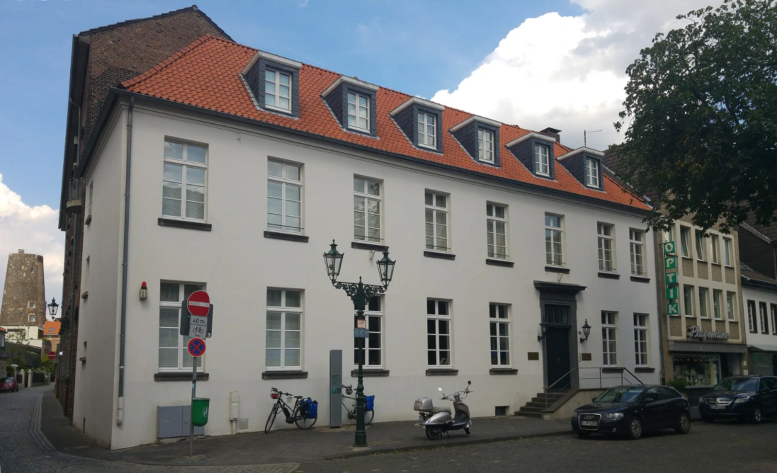 Denkmalgeschütztes Wohnhaus am Kaiserswerther Markt